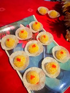 मावा कोकोनट लड्डू (Mawa coconut laddu recipe in Hindi) रेसिपी मुख्य फोटो