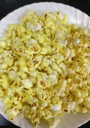 બટર મસાલા પોપ 🌽 કોર્ન(butter popcorn recipe in Gujarati) રેસીપી મુખ્ય ફોટો