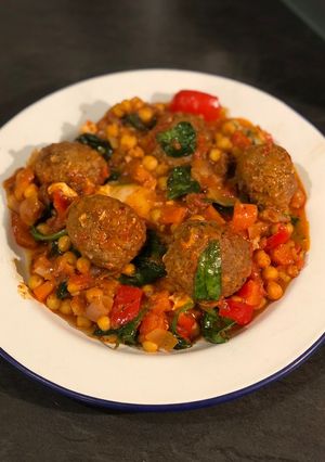 A picture of Morrocan lamb meatball tagine.