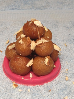 A picture of Bread Gulab Jamun.