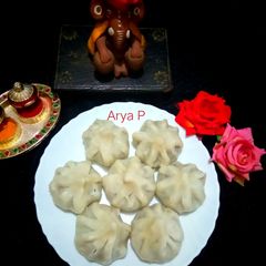 A picture of Ukadiche Modaks.