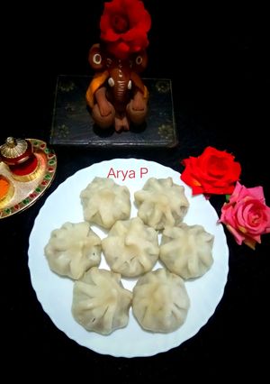 A picture of Ukadiche Modaks.