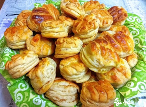 Tepertőkrémes pogácsa (hajtogatás nélkül is leveles töpörtyűs pogácsa) recept fotója