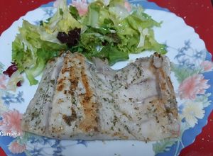 Foto principal de Corvina a la plancha con majado de ajo y perejil