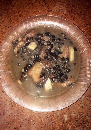 Una foto de Porotos negros a la cubana