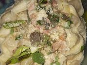 Una foto de capeletinis con crema