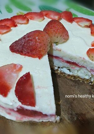 Foto resep Frozen strawberry no bake cake gluten free