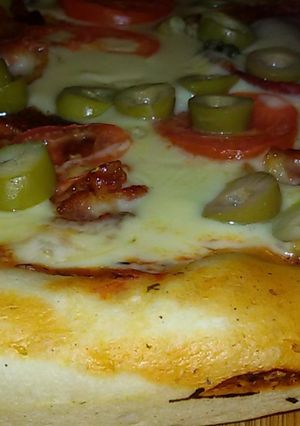 Una foto de Pizza borde de muzzarella 😍
