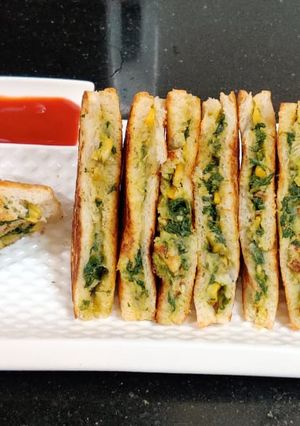 A picture of Cheesy Spinach Corn Sandwich.