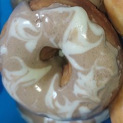 A picture of Glazed doughnut.