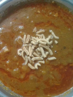 સેવ ઉસળ(Sev usal Recipe in Gujarati) રેસીપી મુખ્ય ફોટો