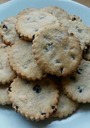 A picture of Vickys Traditional Easter Cookies GF DF EF SF NF.