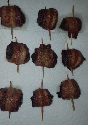 A picture of Bacon wrapped chicken livers.
