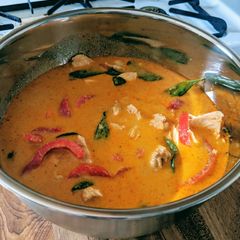 A picture of Thai Red Curry with Snow Peas.