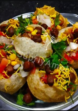 मसाला पुरी (Masala Puri recipe in marathi) रेसिपी चे मुख्य फोटो 