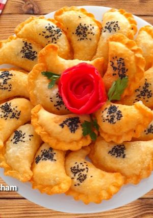صورة لوصفة فطائر مقليه بحشوة الجبنة 🤩