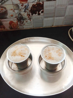 பாரம்பரிய பில்டர் காபி (Filter coffee recipe in tamil) செய்முறை முக்கிய புகைப்படம்