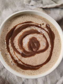 चॉकलेट हॉट कॉफी(chocolate hot coffee recipe in hindi) रेसिपी मुख्य फोटो
