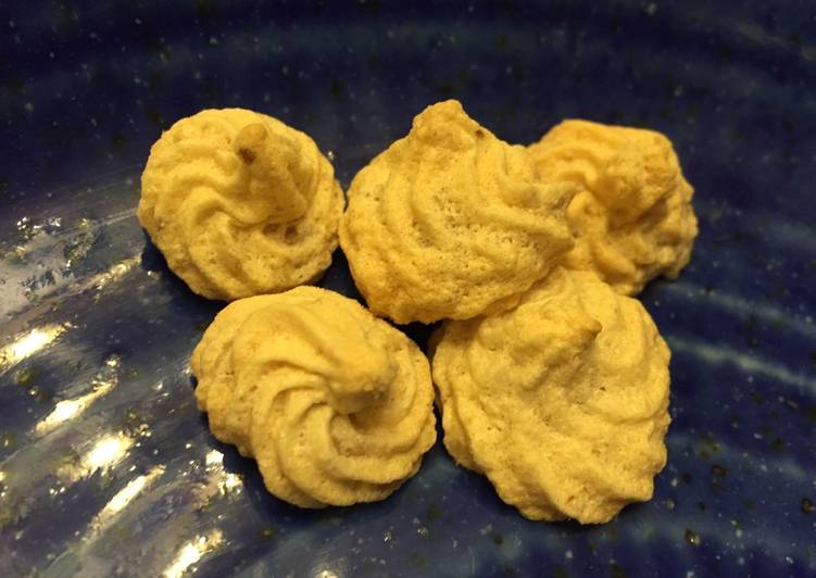 Crispy walnut meringue