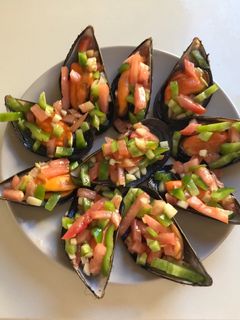 Una foto de Mejillones con picadillo