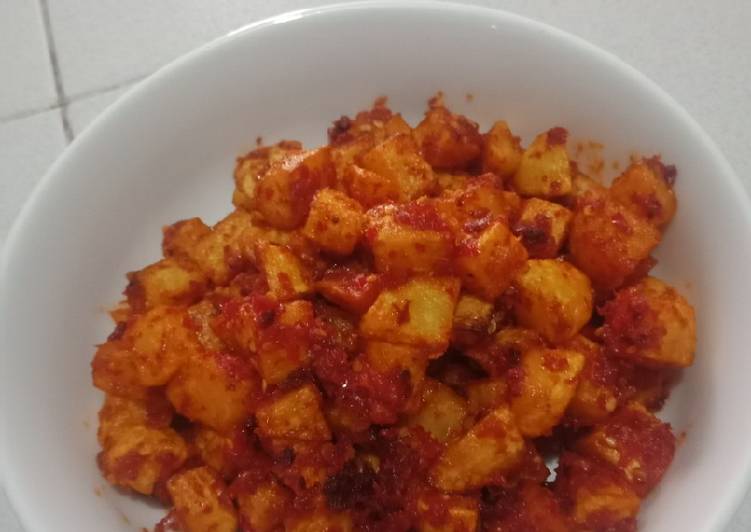 Bagaimana Menyiapkan Kentang cabe bumbu ebi, Bisa Manjain Lidah