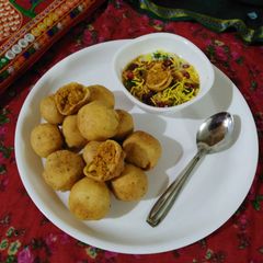 A picture of Dry kachori.