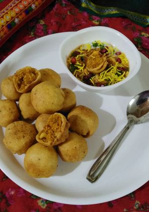 A picture of Dry kachori.