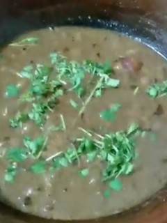பூண்டு வத்தக்குழம்பு (Poondu vaththa kulambu recipe in tamil) செய்முறை முக்கிய புகைப்படம்