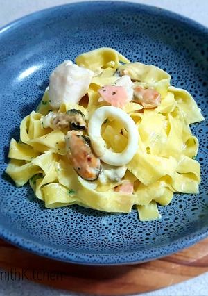A picture of Tagilatelle with seafood marinara.