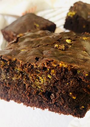 A picture of Chocolate Pistachio Slabs.