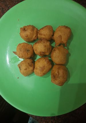 A picture of ALOO BONDA .
