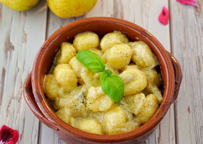 Gnocchi  di patate gorgonzola e pere