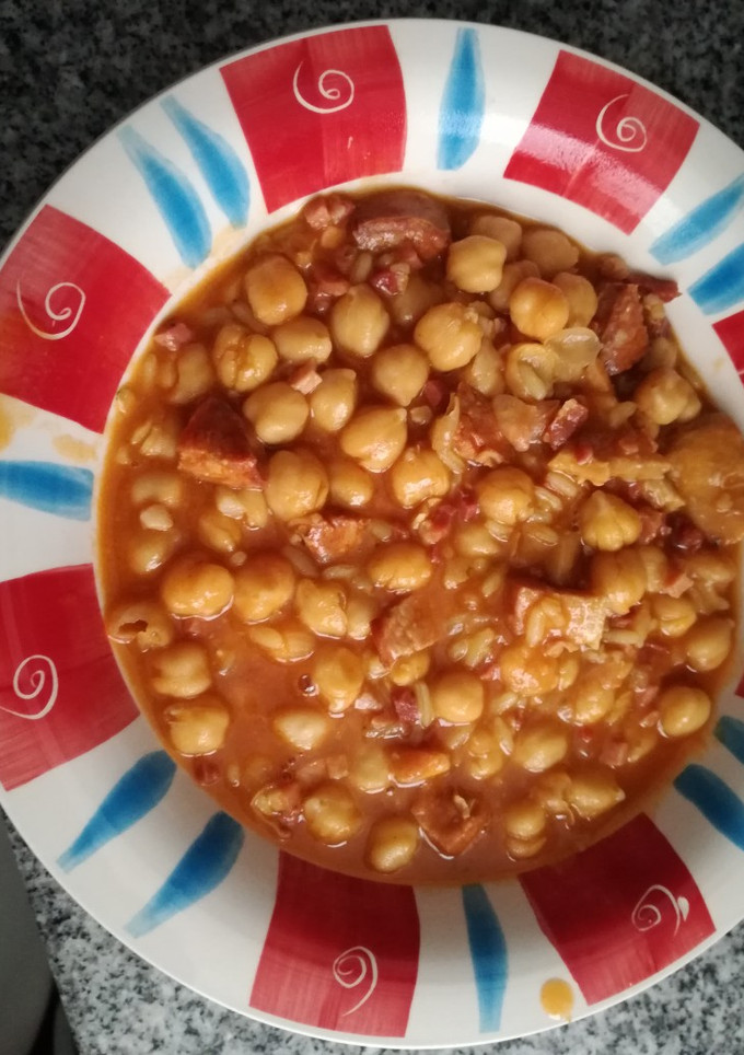 Una foto de Garbanzos con jamón