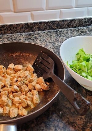 Una foto de Ensalada de pollo