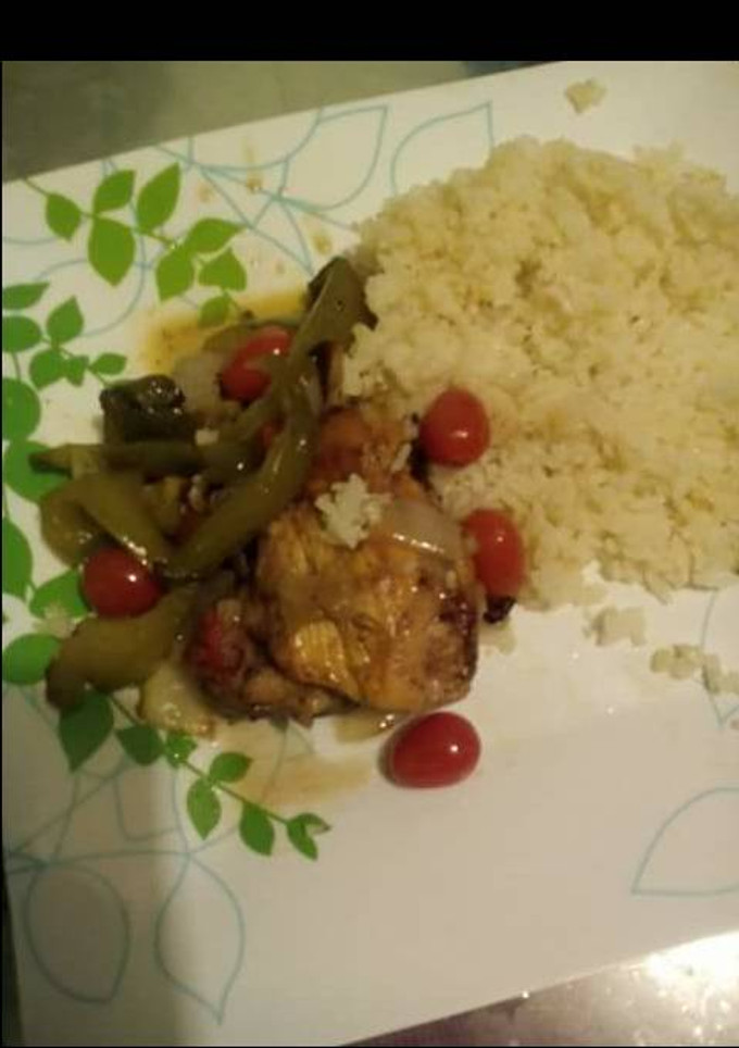 Una foto de Pollo con pimientos