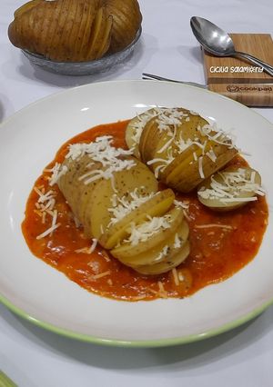 Foto resep Hasselback Potatoes With Creamy Sauce