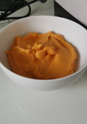 A picture of Roasted red pepper hummus.