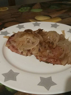 Una foto de Hamburguesas de pollo encebolladas 🍴💪🍔
