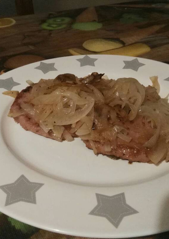 Una foto de Hamburguesas de pollo encebolladas 🍴💪🍔