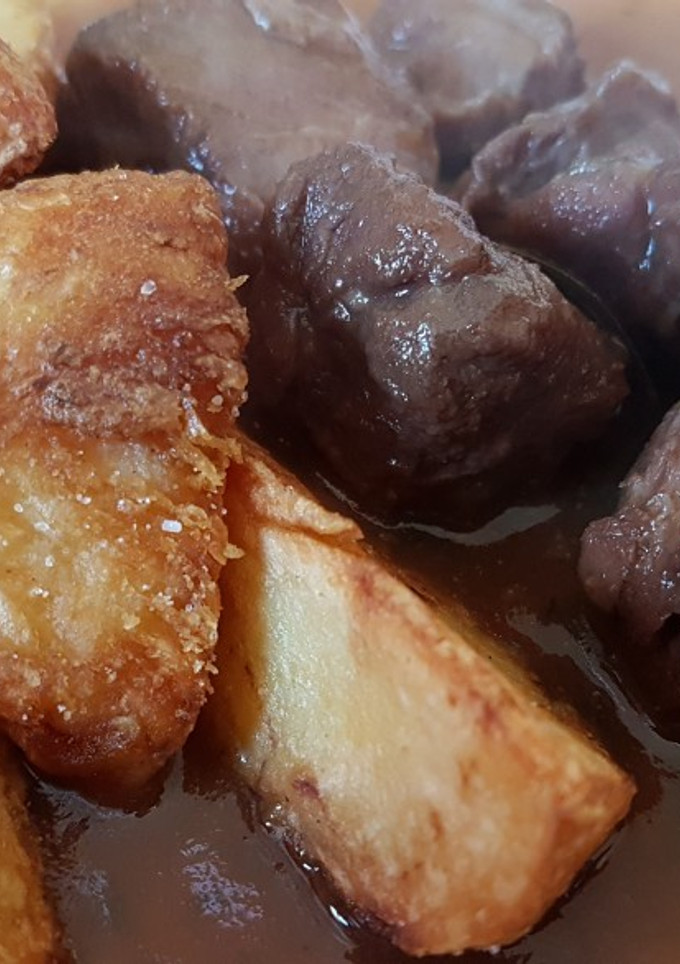 Una foto de Carrillada en salsa de Vino Tinto y Tomillo
