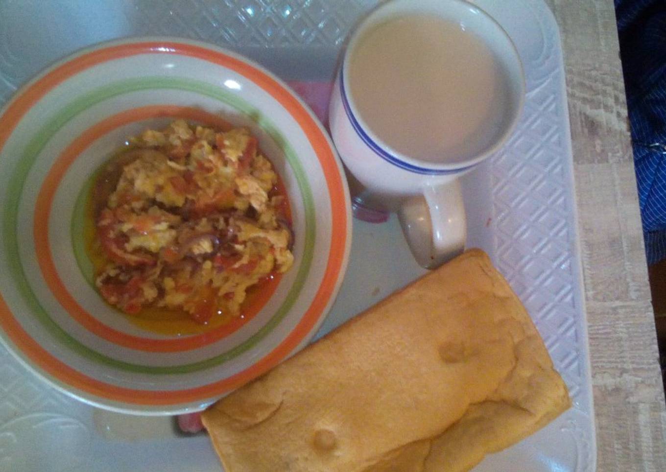 Egg sauce, egg and tea