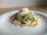 Fettuccine acompañado de un pesto rústico
