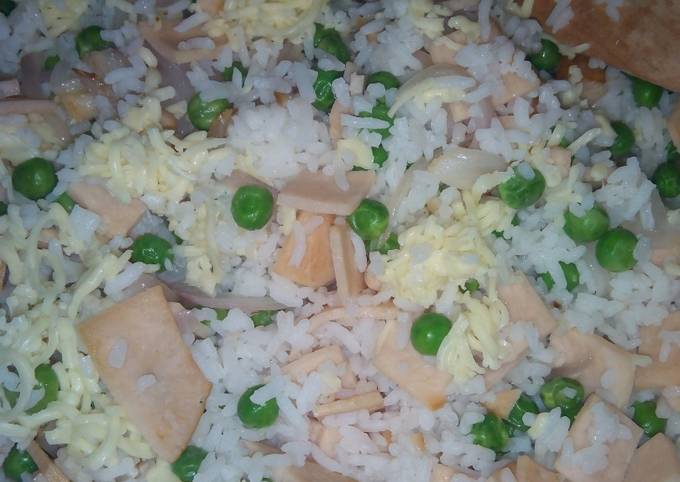 Recipe of Gordon Ramsay Simple Fried Rice (with Cheese!)