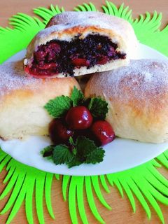 Meggyes-mákos bukta🍒 recept fotója