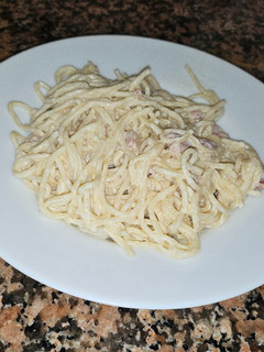 Una foto de Espaguetis carbonara a mi estilo
