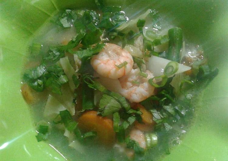 Langkah Mudah untuk Membuat Sup udang gurih yang Bisa Manjain Lidah