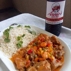 A picture of Turkey Thai curry sauce with Chilled Zobo.