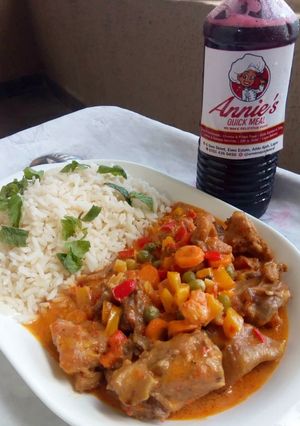 A picture of Turkey Thai curry sauce with Chilled Zobo.