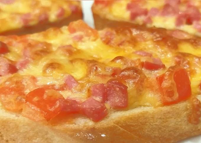 Пицца в духовке с колбасой и сыром