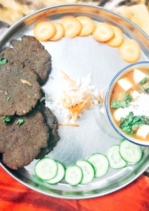 A picture of Kuttu paneer aur grated lauki ka puri.
